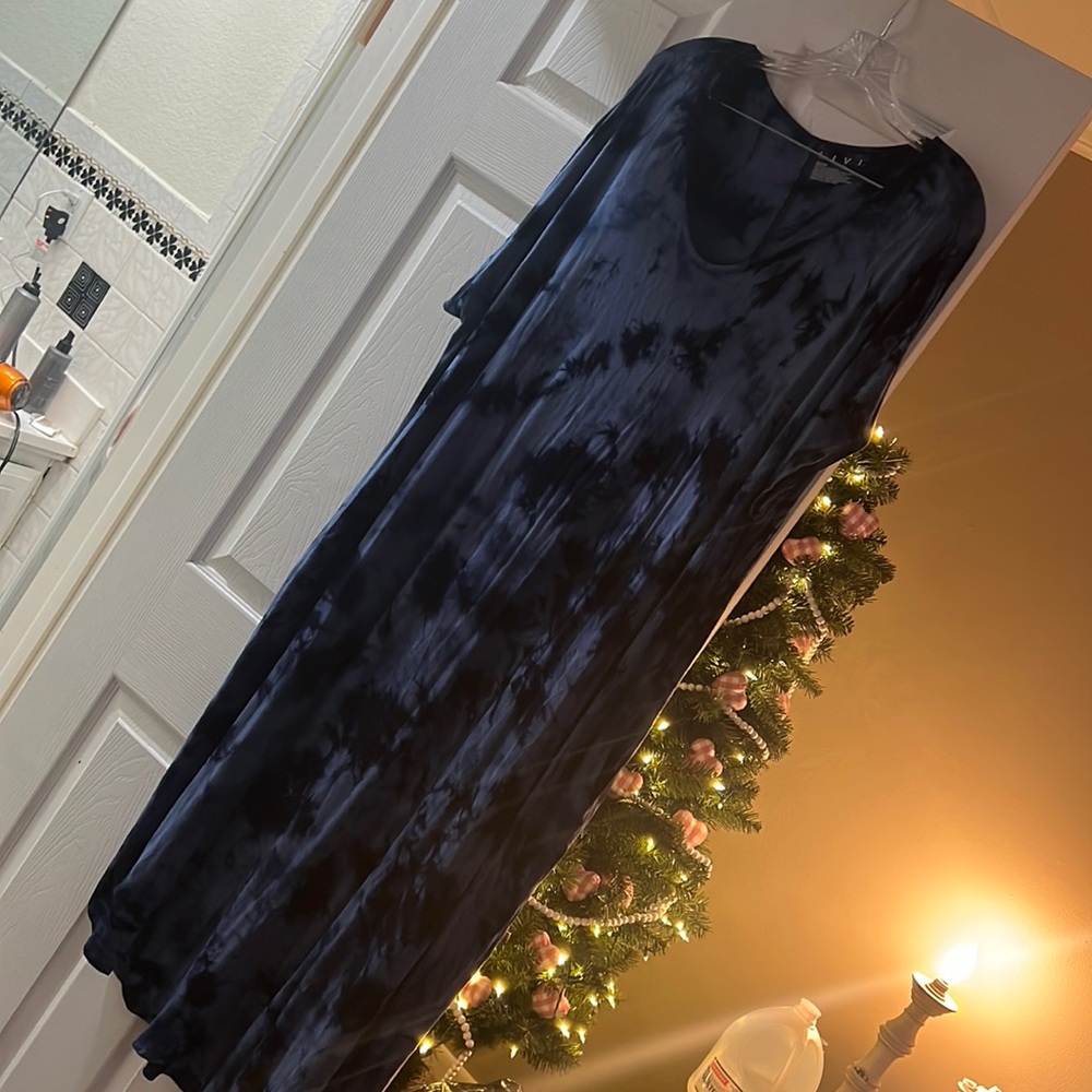 size 22 long summer tie dyed blue dress. cute and comfy